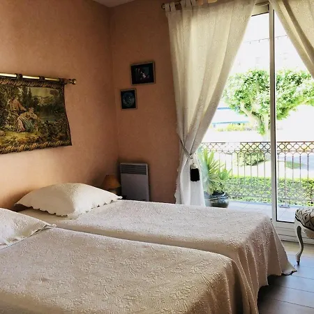 Apartment Centre : T2 Equipe A 150m De La Avec Loggia Et Parking Securise - Fr-1-433-5 Arcachon