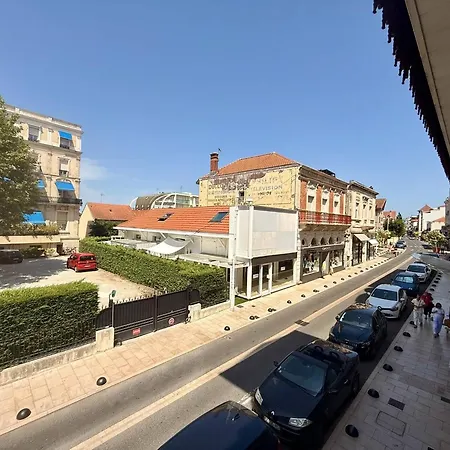 Lägenhet Centre : T2 Equipe A 150m De La Avec Loggia Et Parking Securise - Fr-1-433-5 Arcachon